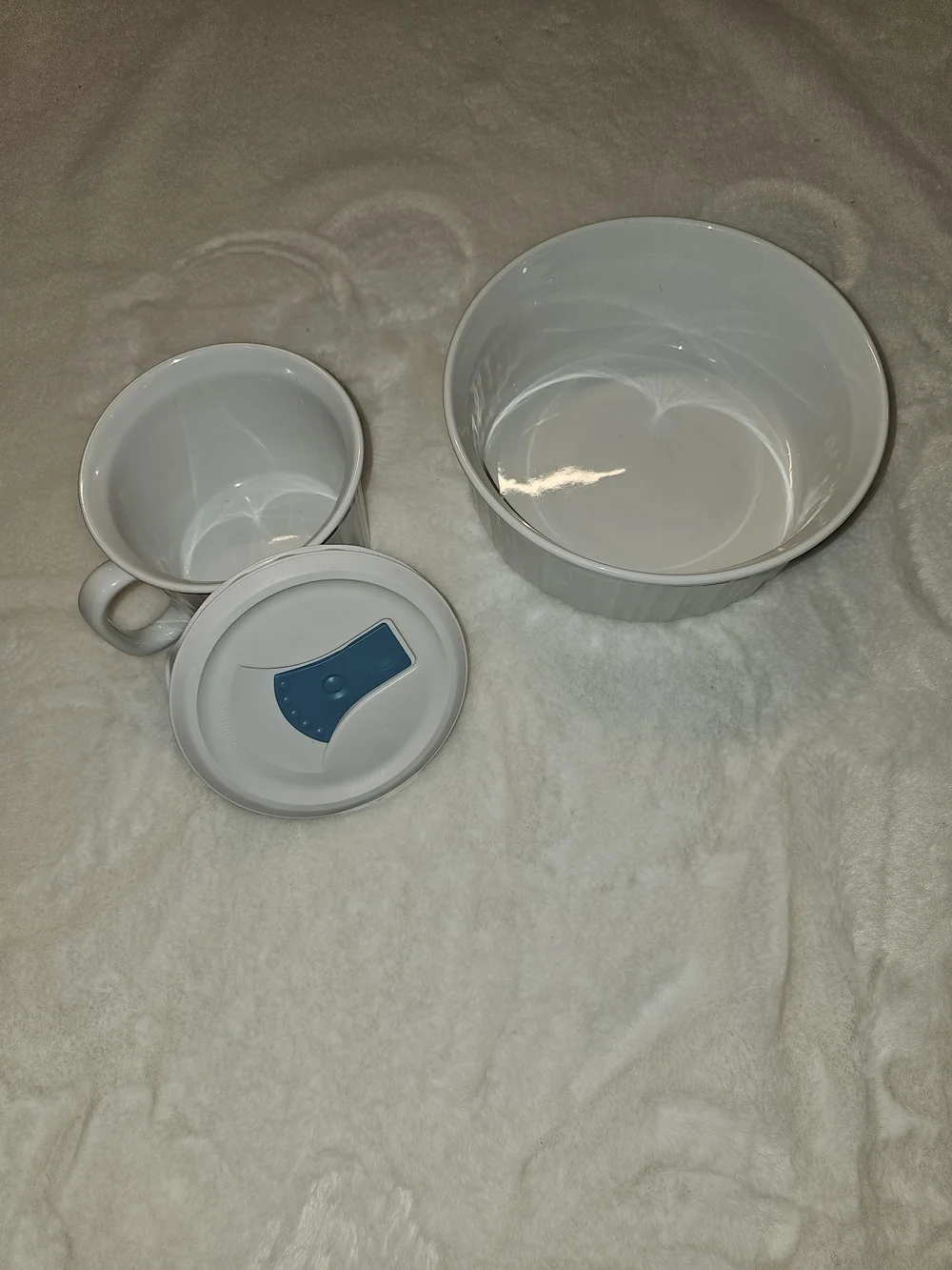 Corningware White Ceramic 1.5 Qt  Baking Dish with 20oz Lidded Soup Mug